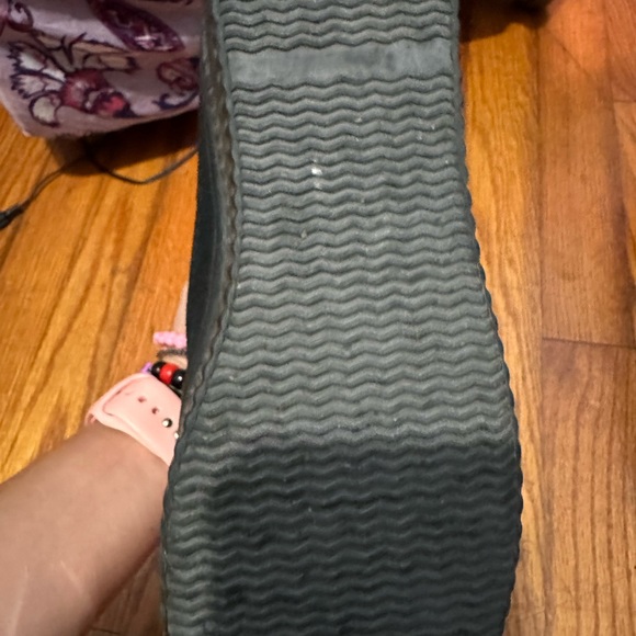 VEUC ankle height, black leather & gold metal skull embellishments plus gold to - Picture 7 of 10